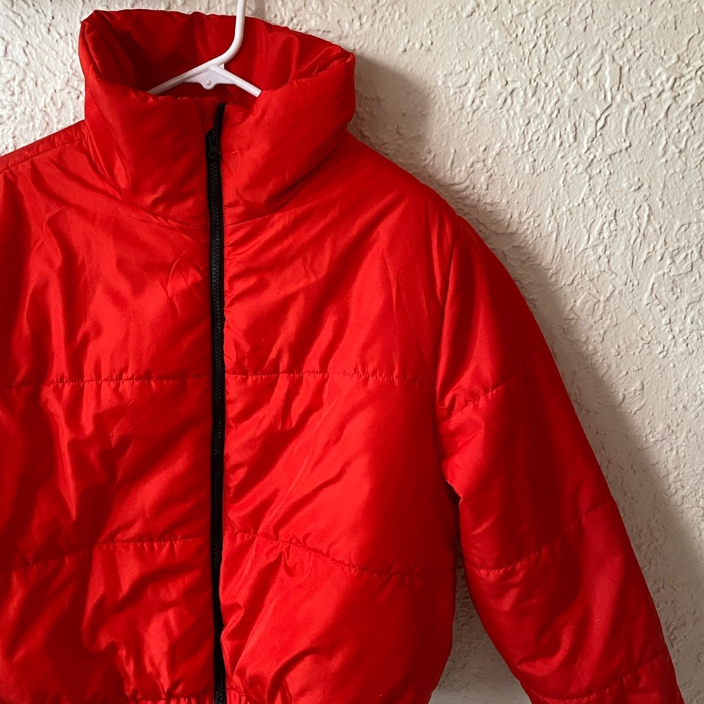 Red Puffer jacket Size Medium - Picture 4 of 6